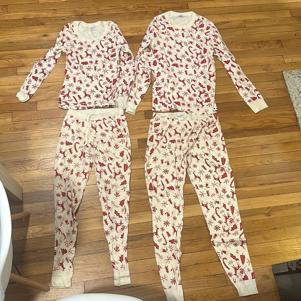 1 women’s pajama set scandi cane